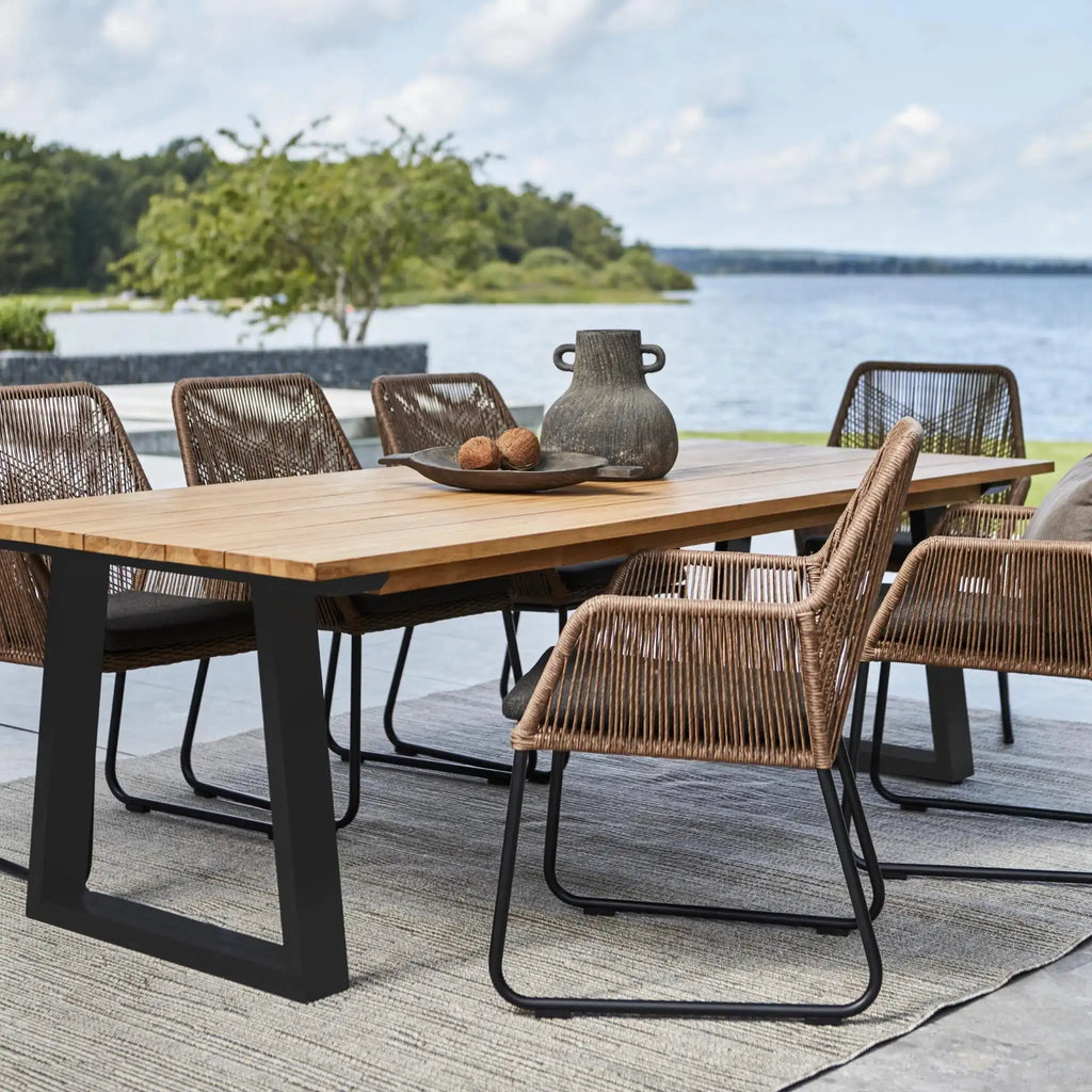 LAURION Outdoor Table - Teak & Aluminium - Lifestyle - Brafab | Milola